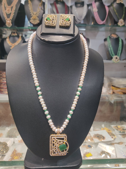 Pearls set single line pearls with locket set